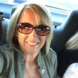 Meet your Posher, Angela